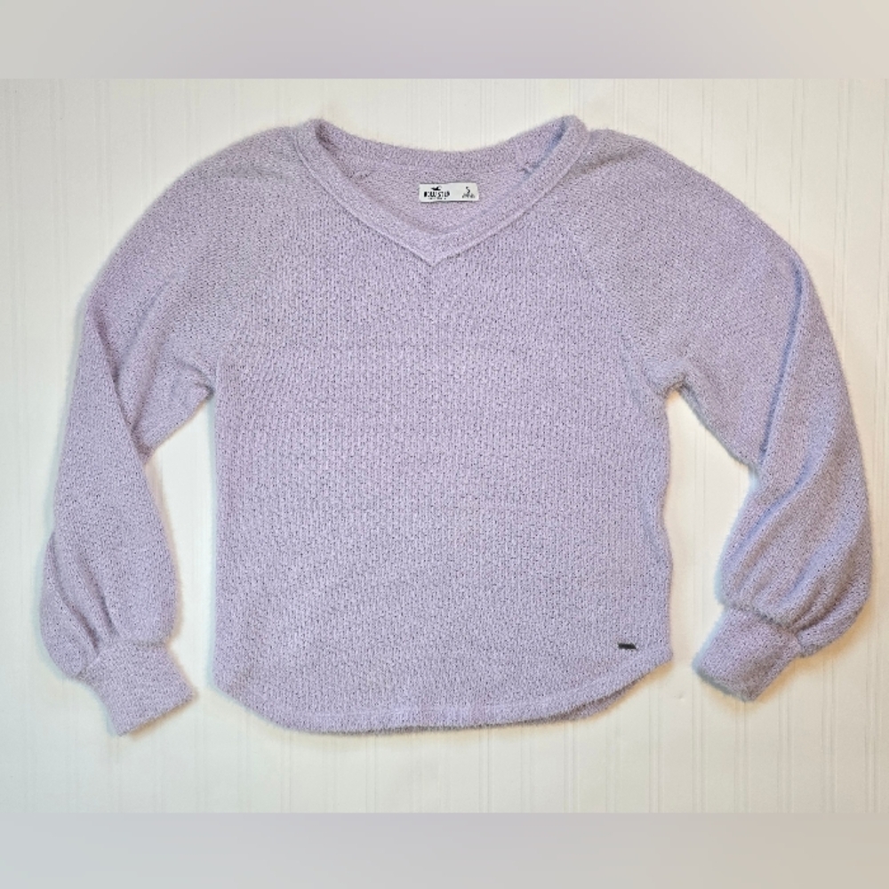 Hollister Women's Light Purple V-Neck Sweater
